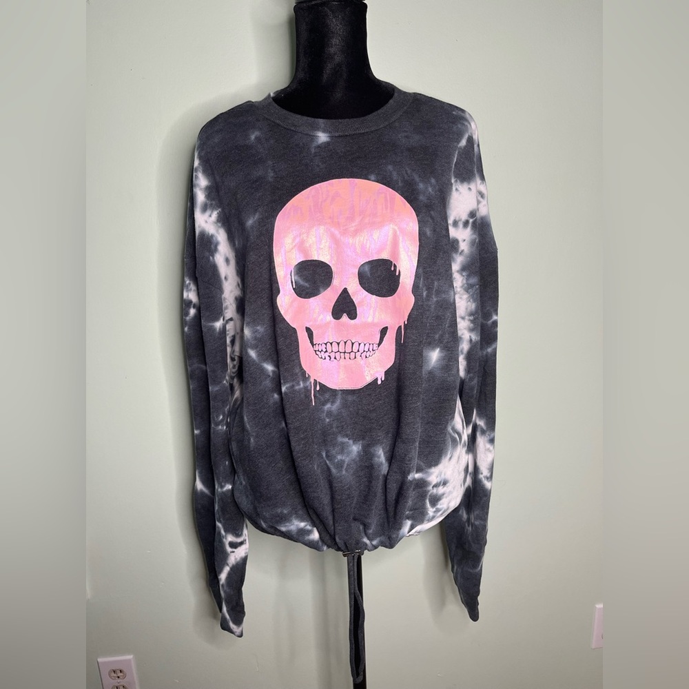 Skull long sleeve crewneck